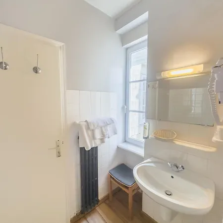 Hotel Logis Les Chardons Bleus Restaurant Le Bistrot De La 2*