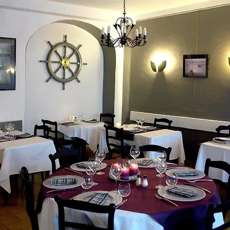 Hotel Logis Les Chardons Bleus Restaurant Le Bistrot De La 2*