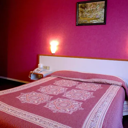 Hotel Logis Les Chardons Bleus Restaurant Le Bistrot De La 2*